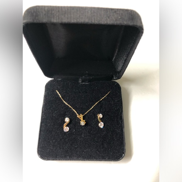 No brand Jewelry - Gold Necklace and Earrings